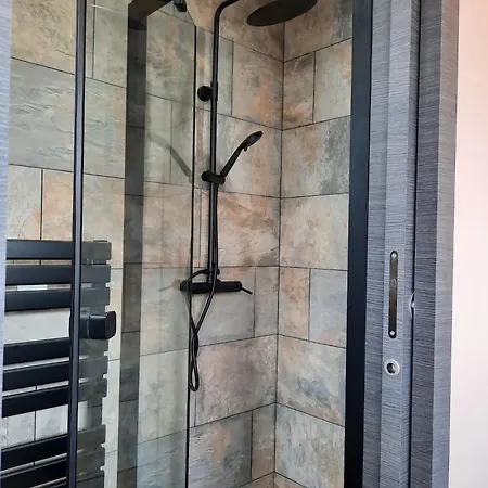 De La Pierre Plate ル・ティヨ