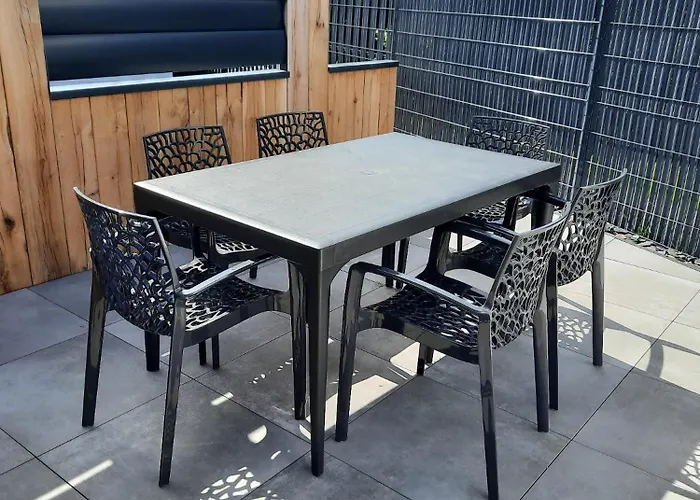 De La Pierre Plate *