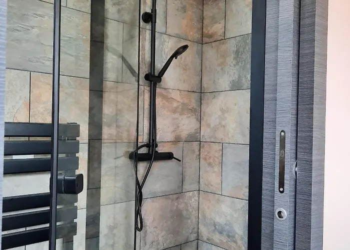 De La Pierre Plate Ле-Тийо